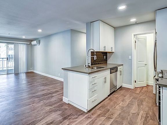 4th image of 851 Church St #4211