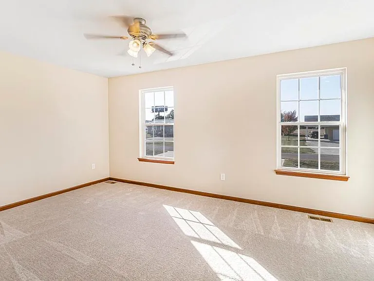 1011 Higgins St — Photo 12