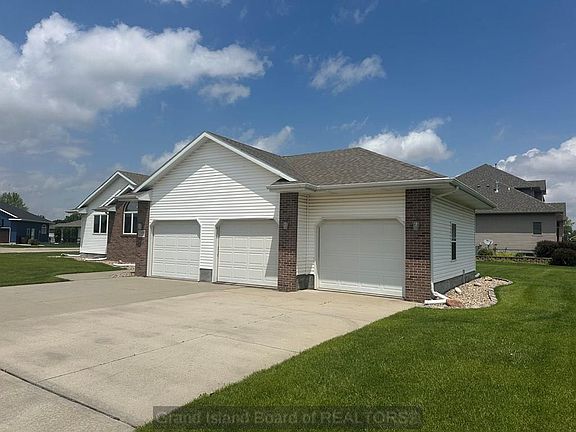 2nd image of 4042 Sandalwood Dr