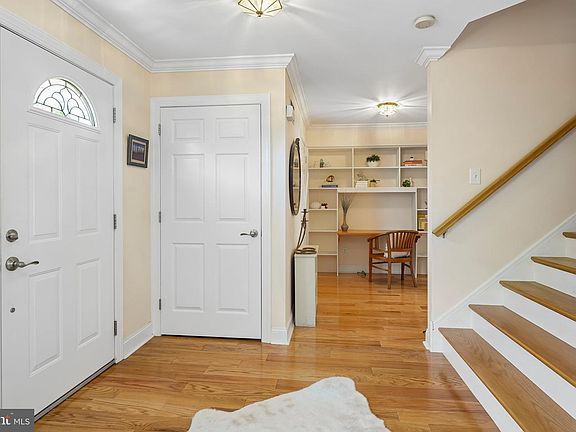 2nd image of 262 Logan St