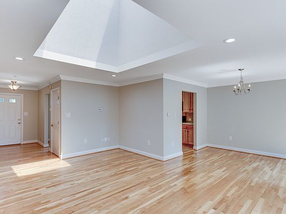 5th image of 9827 Sudley Manor Dr