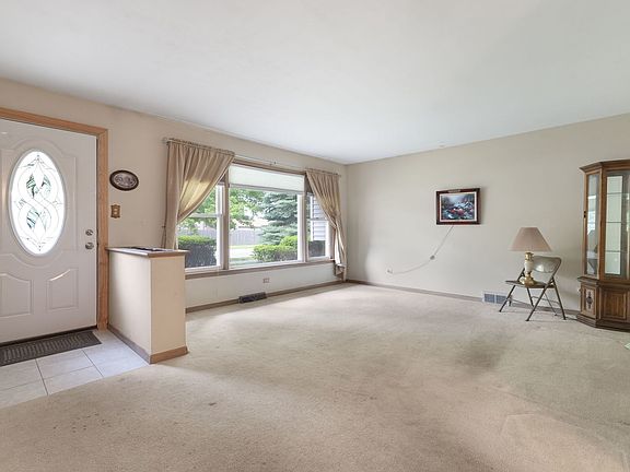 4th image of 4821 W 105th St