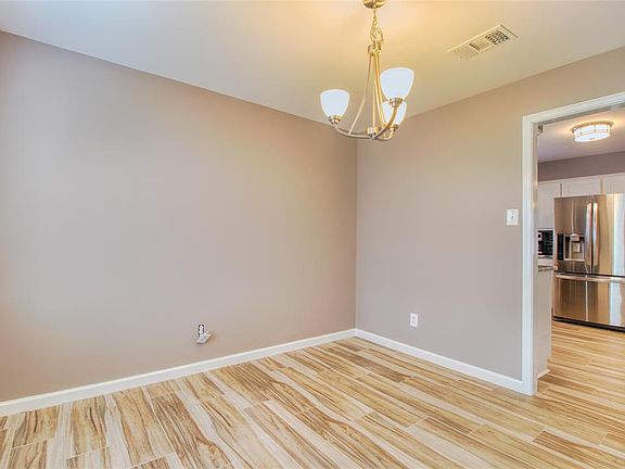 3rd image of 10311 Woodhollow Dr