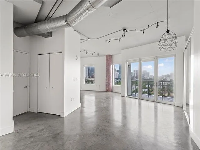 10 SW South River Dr #1006 — Photo 8