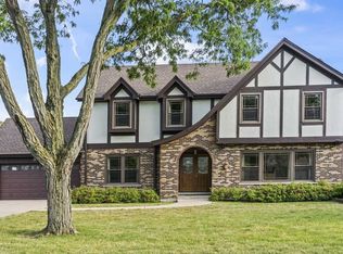 392 Woodlane Ct, Wood Dale, IL 60191