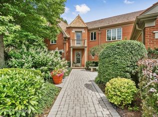 2318 Mohawk Ln, Glenview, IL 60026