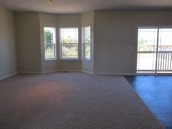 5th image of 10 Bentwood Dr