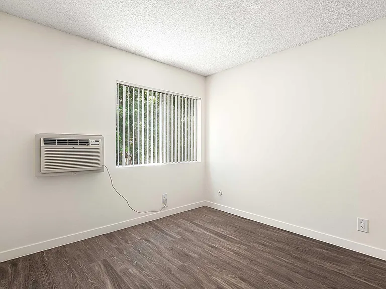 Weddington Apartments — Photo 9