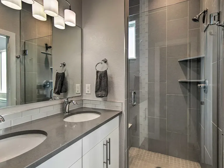 Master bath with shower