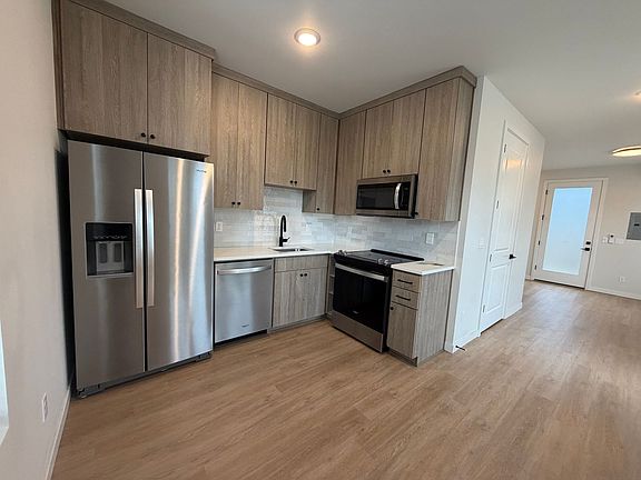 3rd image of 5040 SE 38th Ave #5052