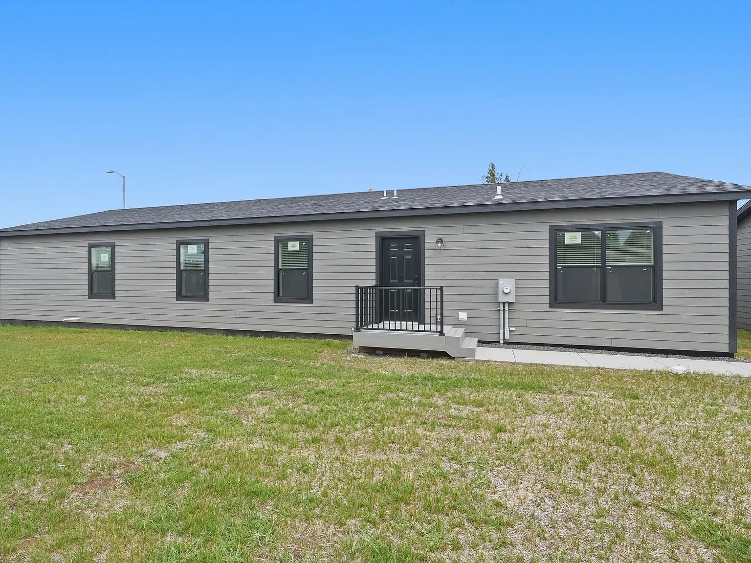 3 bed, 2.0 bath, 1644 sqft, $2,950 — Photo 2