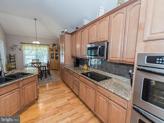 3rd image of 117 Wales Ct