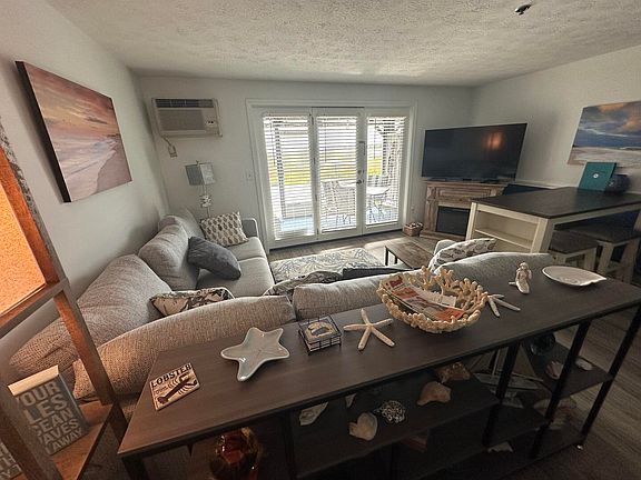 5th image of 1801 Post Road #102