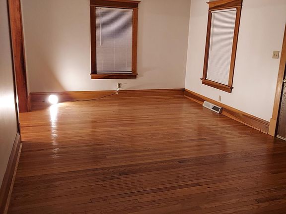 5th image of 3756 Mount Vernon Ave