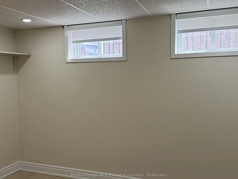 60 Toby Cres #LOWER — Photo 12