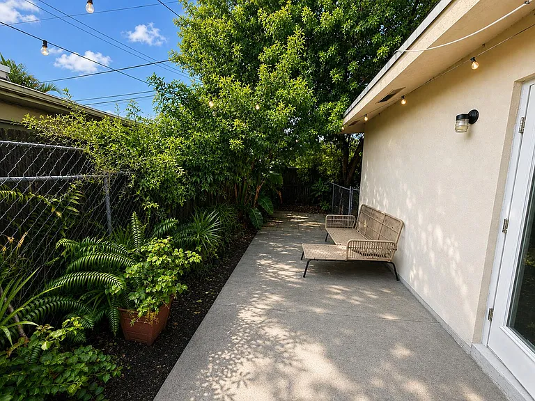 1366 SE 4th Ave — Photo 15
