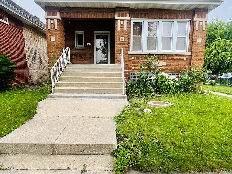 1902 East Ave — Photo 2