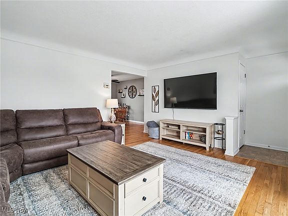 4th image of 3640 Hetzel Dr
