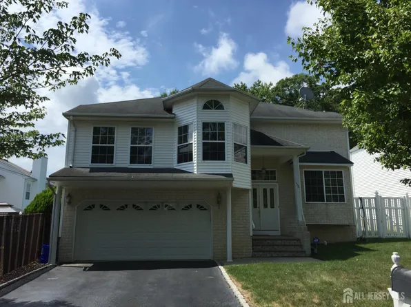 58 Gates Ct, Matawan, NJ 07747