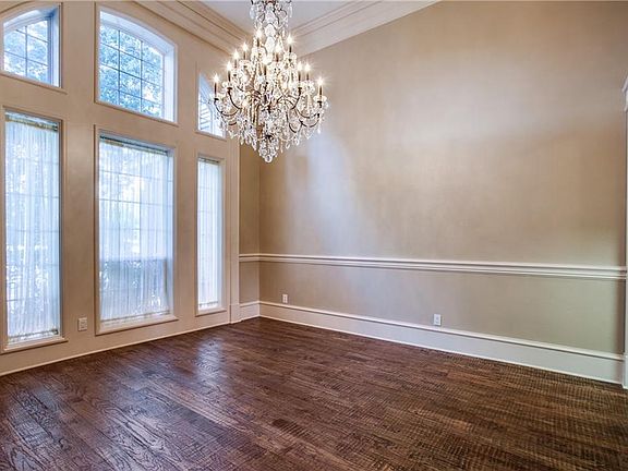 5th image of 926 Place Louie