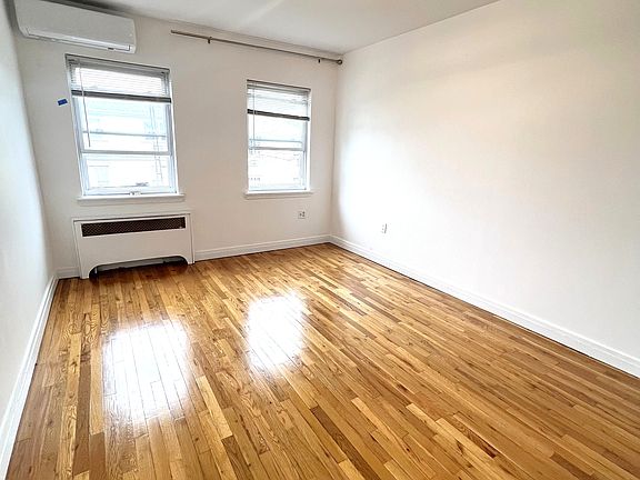 4th image of 429 Revere Ave #2R