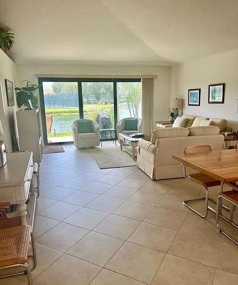 311 Club Dr — Photo 2