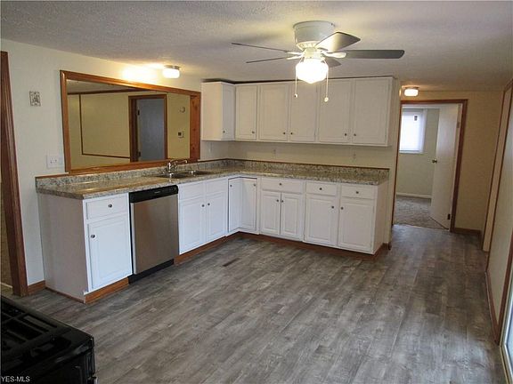 3rd image of 4047 Elyria Ave