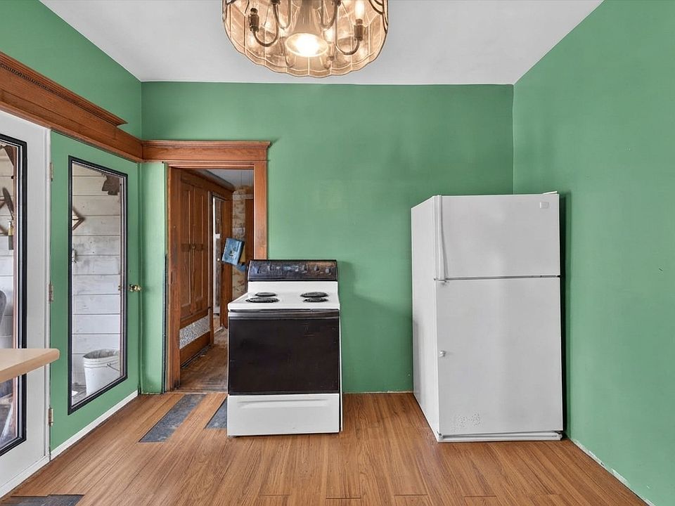 10th image of 310 Snow St