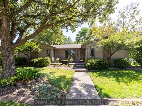 1603 Spruce Rd, Grand Island, NE 68801