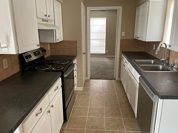 5th image of 402 Charlotte St
