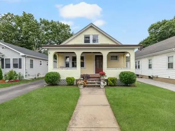 76 Myrtle Ave, Cranston, RI 02910