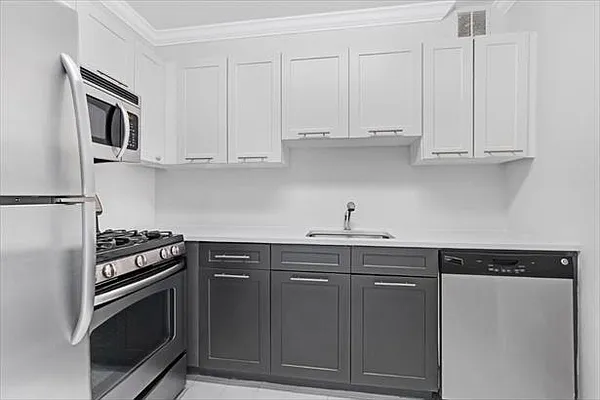 Rented by Greystar | media 25