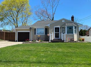 29 Cook St, Kings Park, NY 11754
