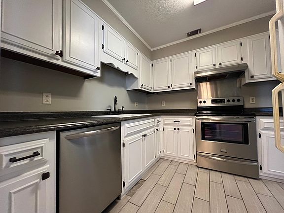 3rd image of 31 Somerset Townhouses