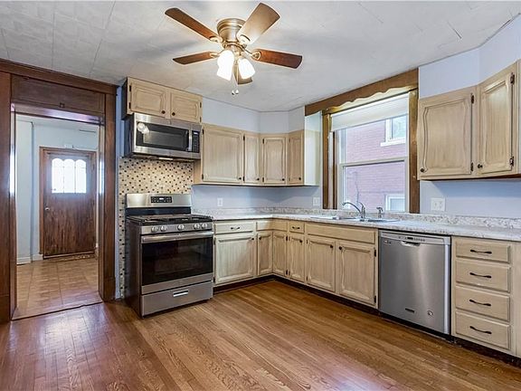 4th image of 22 N Thorpe St