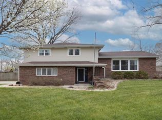 401 E 3rd St, Kinmundy, IL 62854