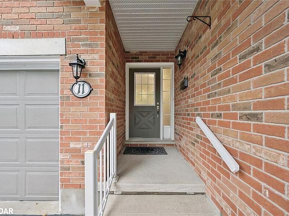 5th image of 11 Magnolia Ln