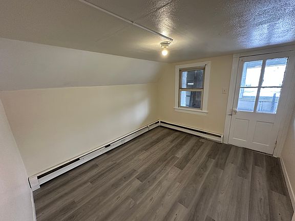 4th image of 18 E Beatty St
