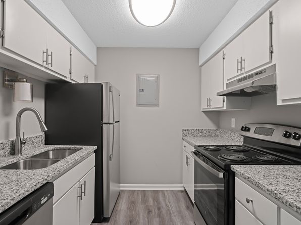 1136 W College St #5057158