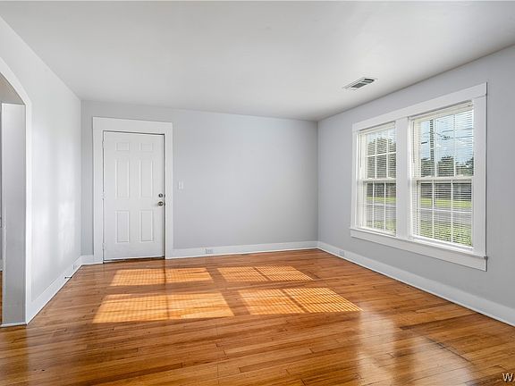 2nd image of 949 23rd Ave E