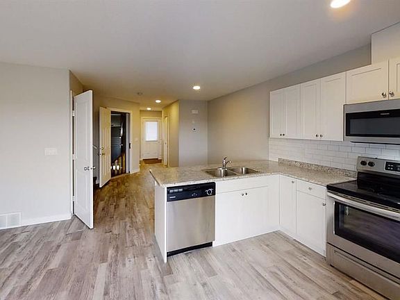 3rd image of 9528 A 113th Ave #1