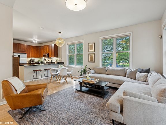 5th image of 1048 W Lill Ave #2