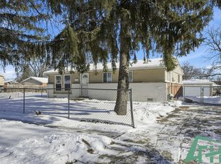 16515 Plymouth Dr, Markham, IL