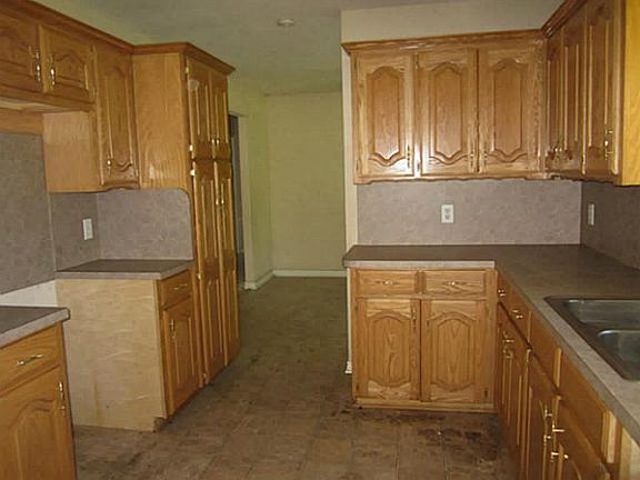 4th image of 12031 Glenn Ln