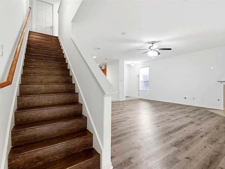 18427 Grove Brook Ln — Photo 24