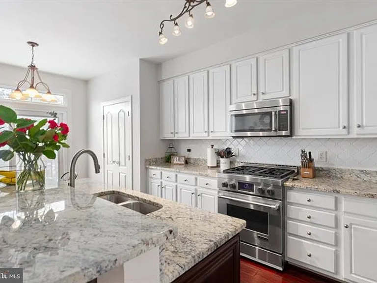 13340 Colchester Ferry Pl — Photo 17