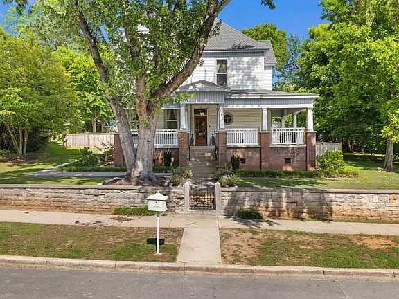 3rd image of 600 Austin Ave