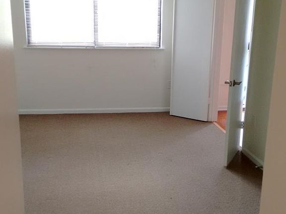 Den/convertible to 3rd bedroom