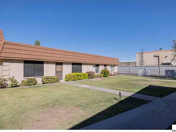 3rd image of 1633 E Dunbar Dr