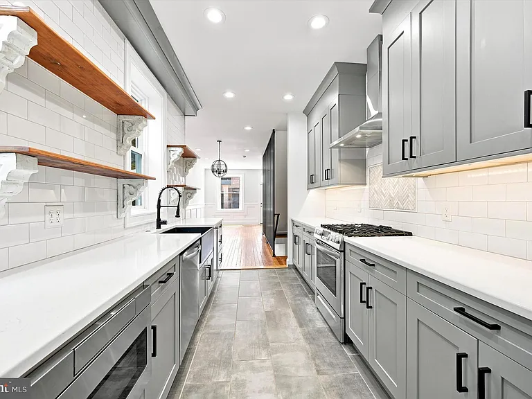 2337 E Fletcher St — Photo 8